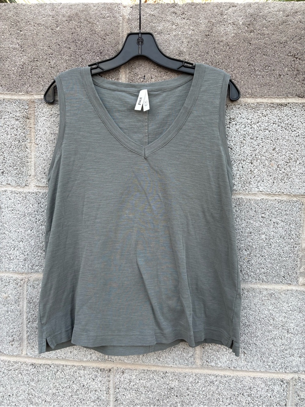 Pact Women Medium Perfect Slub Sleeveless Tank Sage Green V-Neck Organic Cotton
